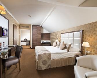 Aventinus Hotel - Nyíregyháza - Bedroom