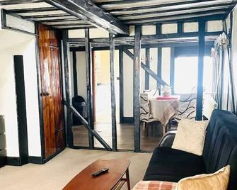 3bedroom beautiful cottage - Cheshunt - Living room