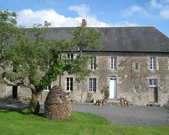 Beautiful C17 Manor House with stunning views - Cerisy-la-Salle - Edificio