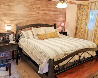 Private Hot Tub in the Pines in North Lake Tahoe - Carnelian Bay - Bedroom