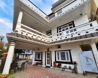 Dorjee House Bir - Pālampur - Gebäude