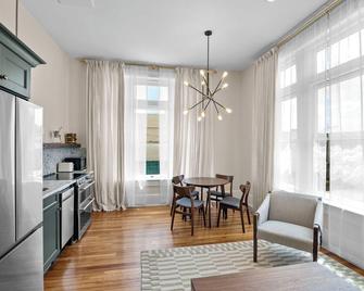 Historic Millworks Suite At The West Main - Elevator Access - Washington