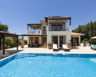 Aphrodite Hills Rentals - Superior Villas - Kouklia - Pool