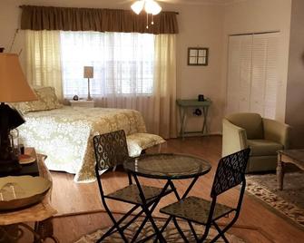 Butterfly House, Bedroom, Bath, Kitchen, Patio, Garden & Parking - Mount Dora - Bedroom
