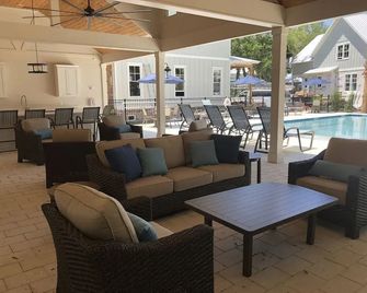 Endless Summer Ocean Oaks Home - Jekyll Island - Terasa