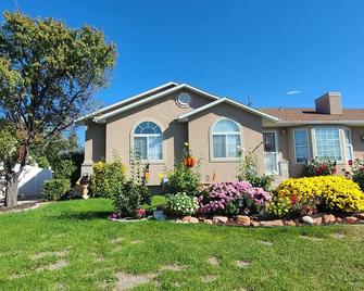 Entire Huge Basement! Fast Wifi! Private Entrance! - Salt Lake City - Building