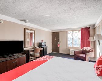OYO Hotel Wadsworth Oh I-76 - Wadsworth - Спальня