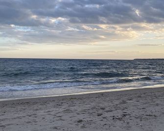 Family - friendly home 1.5 miles to Craigville Beach (Beach pass Inc.) - Hyannis - Beach