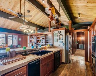 The Tulip Tree Bay Lodge - Sparta - Cocina