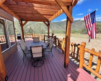 10 Minutes To Monarch Mountain, the Arkansas River and 10 Minutes To Salida! - Salida - Patio
