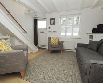 Marine Gardens - Central - by Brighton Holiday Lets - Brighton - Living room