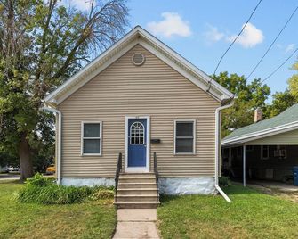 Central Oshkosh Stay - Walk to Lake and Downtown - Oshkosh - Budova