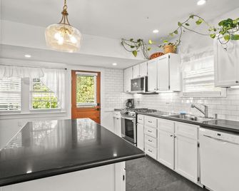 Adorable 3-bedroom craftsman in a safe and walkable neighborhood - Portland - Cocina