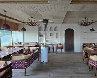 The Zukhara - A Luxury Glamping Dome Resort in Narkanda - Nārkanda - Restaurant