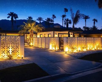 Mid-Century Modern Home in Beautiful La Quinta - La Quinta