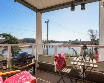 Ocean Manor - beautiful views over the Gorge Waterway by Victoria Prime! - 維多利亞 - 陽台