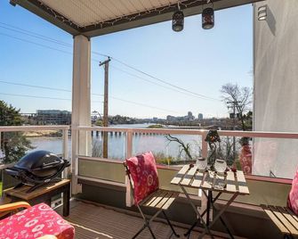 Ocean Manor - beautiful views over the Gorge Waterway by Victoria Prime! - ויקטוריה - מרפסת