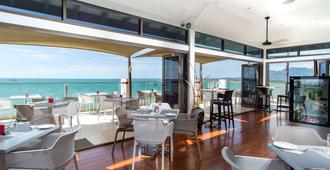 Ramada Suites by Wyndham Wailoaloa Beach Fiji - Nadi - Restaurant