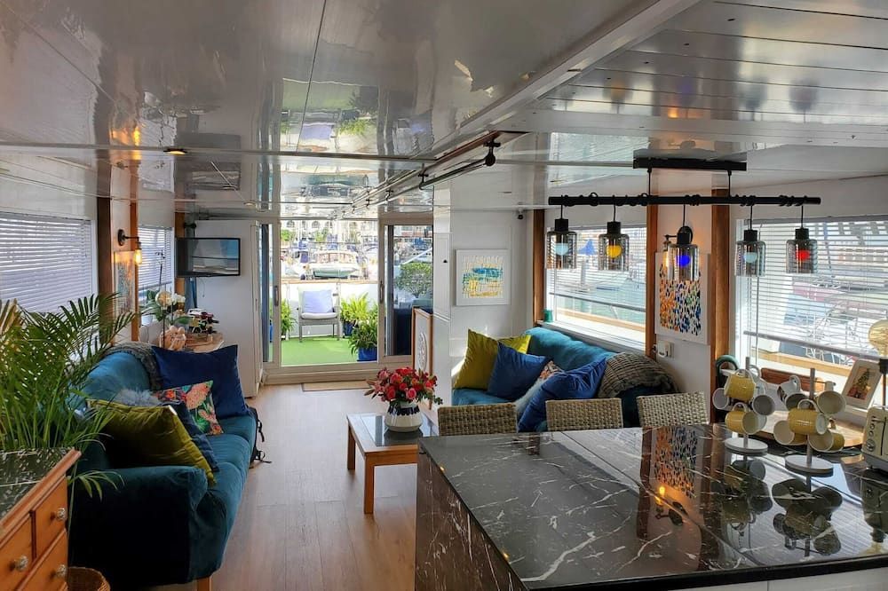 Jasmine Coral Jay Boutique Boatel Ocean Village - Gibraltar - לובי