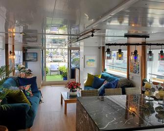 Jasmine Coral Jay Boutique Boatel Ocean Village - Gibraltar - ردهة