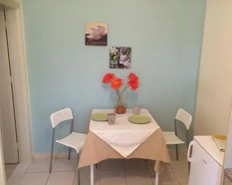 Sunny Studios - Svoronata - Eetruimte