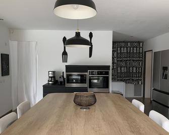 Magnifique Villa classée 4 meublé de tourisme - Flassans-sur-Issole - Salle à manger