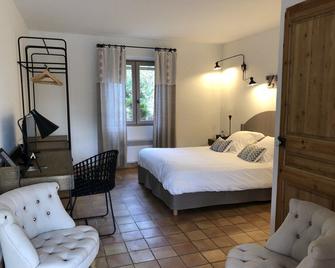 B&B La Badelle - Gordes - Schlafzimmer