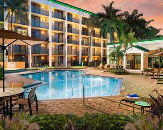 Courtyard by Marriott Fort Lauderdale East/Lauderdale-by-the-Sea - Fort Lauderdale - Piscina