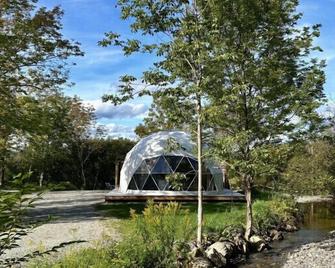 Dome 6 · Lakeside Luxury Dome Experience Private Hot Tub - West Bay