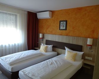 Gasthof Hotel Zum Ross - Wertheim am Main - Slaapkamer
