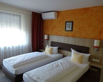 Gasthof Hotel Zum Ross - Wertheim am Main - Slaapkamer