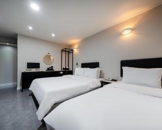 Haenam Moa Hotel - Haenam - Bedroom