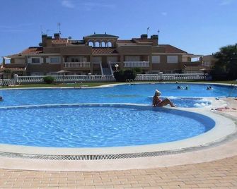 2-Bed Sleeps 4 Swimming Pool Hot Tub - Punta Prima - Piscina