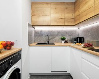 Silver - by Kairos Apartments - Глівіце - Кухня