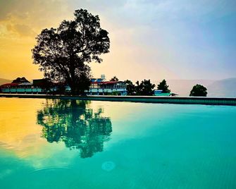 Lotus Farms Resort - Pure Veg - Mahabaleshwar - Pool
