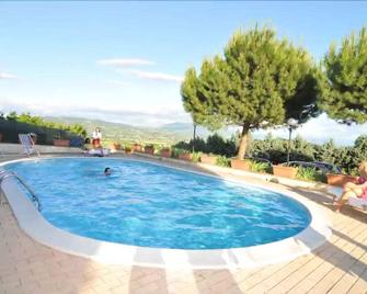 Agriturismo La Ginestrella - Perugia - Piscina