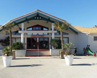 Camping Les Charmettes - Les Mathes - Bâtiment