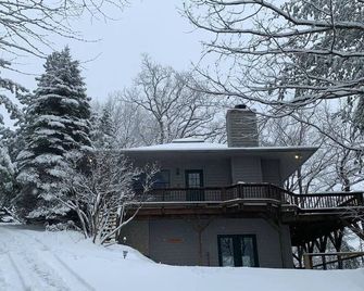 Romantic & Secluded! Blowing Rock, Views, Hot tub - The Secret Shack - Lenoir - Building