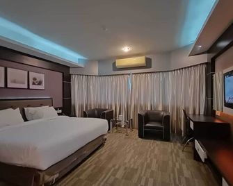 Plaza Hotel Tanjungpinang - Tanjung Pinang - Schlafzimmer
