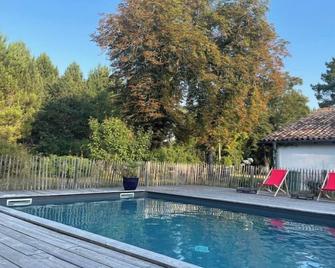 Farm cottage in the heart of the Landes Girondines - Villandraut - Pool