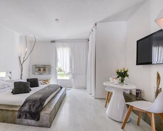Mas Sainte Marie - Private Hot Tub Suites - Aigues-Mortes - Chambre