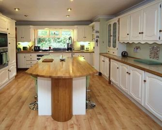 Launard House - Kilkenny - Kitchen