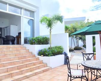 Top of Pelican Key! Spectacular sea views, near beaches, Wifi, parking, private - Cole Bay - Patio