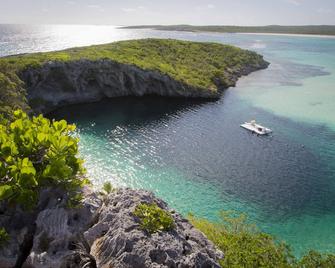 Beach House At Dean's Blue Hole - Walking Distance To The Blue Hole! - Clarence Town - Playa