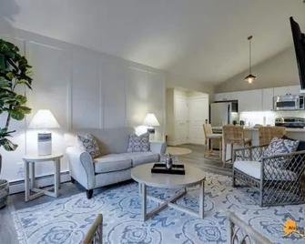 Lovely in every way, your new Anchorage retreat - Anchorage