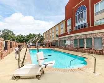 Holiday Inn Express & Suites Lafayette-South By IHG - Lafayette - Piscina
