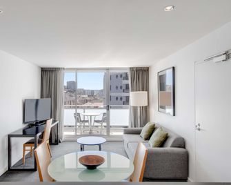 Adina Apartment Hotel Wollongong - Wollongong - Oturma odası