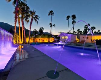 Casa R&R - for the ones who want a quiet break from their hectic life - بالم سبرينغس - حوض السباحة