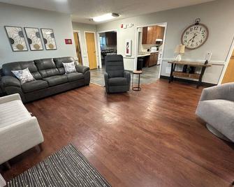 Spacious Home Sleeps 14 Handicap Accessible - Mount Vernon - Sala de estar