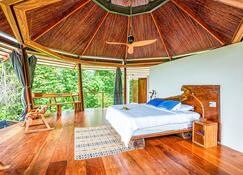 La Loma Jungle Lodge and Chocolate Farm - Isla Bastimentos - Bedroom